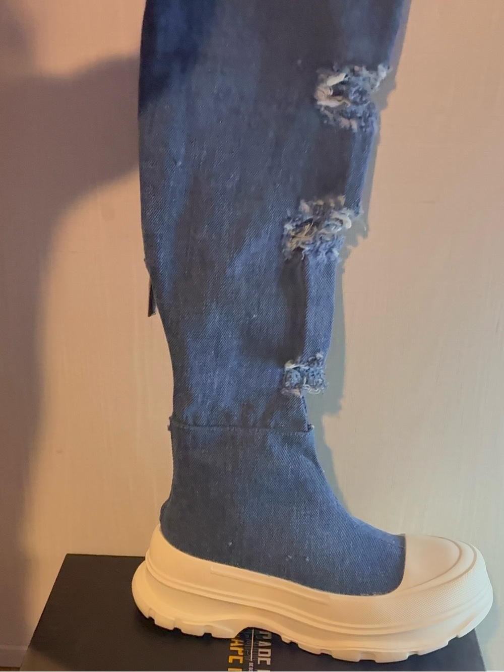 Cape Robbin Distressed Boots Jeans in Blue